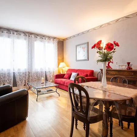 In Red And Black - Nice Flat In * Tours