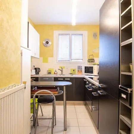 Apartment In Red And Black - Nice Flat In Tours