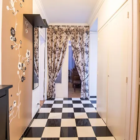 Apartment In Red And Black - Nice Flat In *