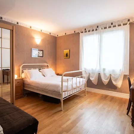 Apartment In Red And Black - Nice Flat In *