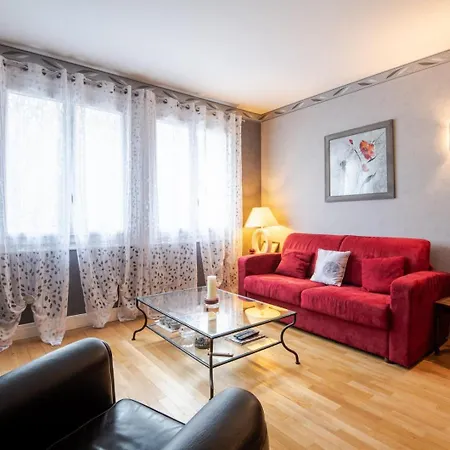 In Red And Black - Nice Flat In * Tours