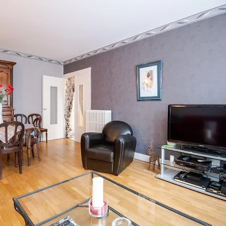In Red And Black - Nice Flat In * Tours