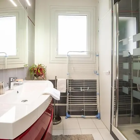 Apartment In Red And Black - Nice Flat In Tours